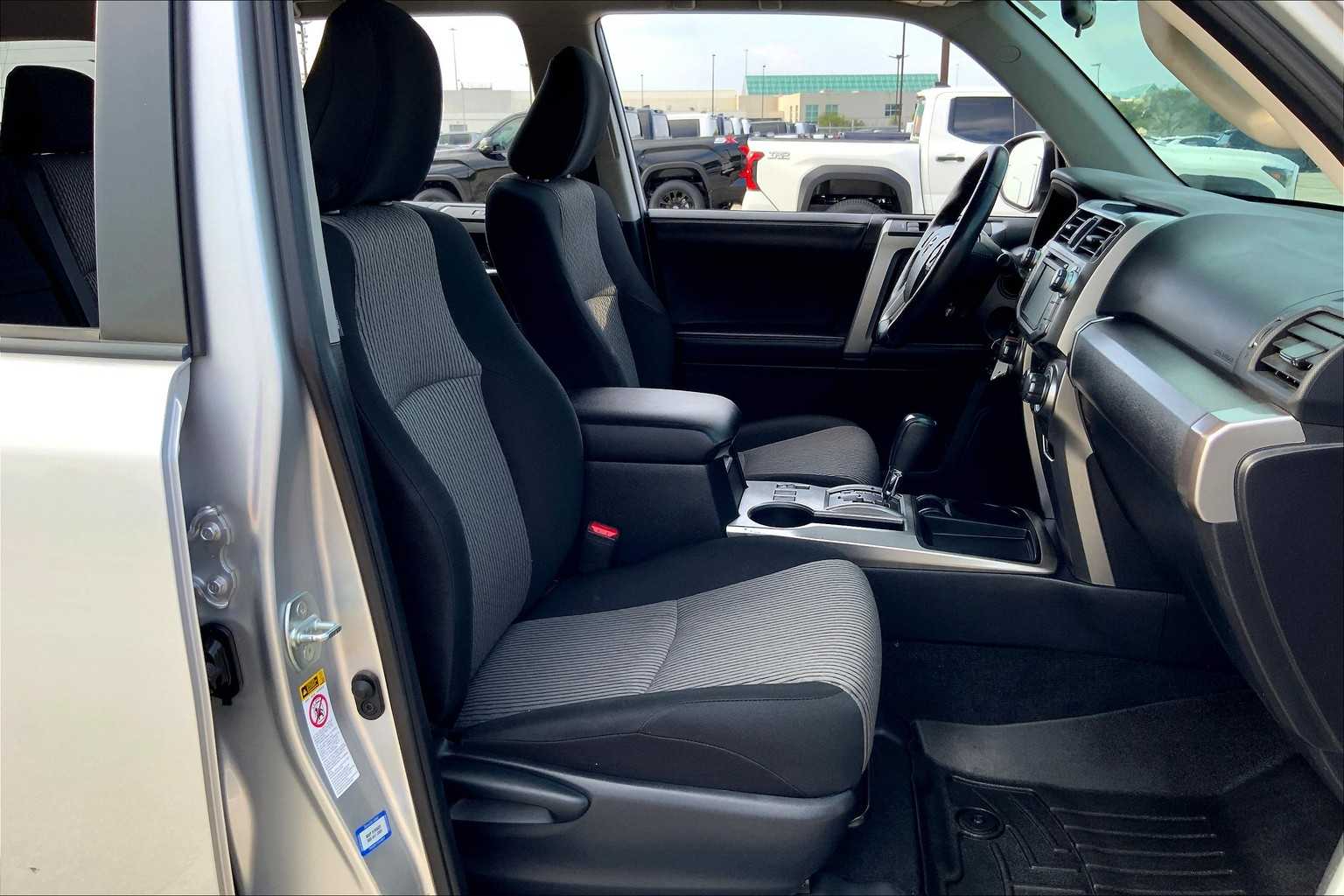 2019 Toyota 4Runner SR5 Premium photo 4