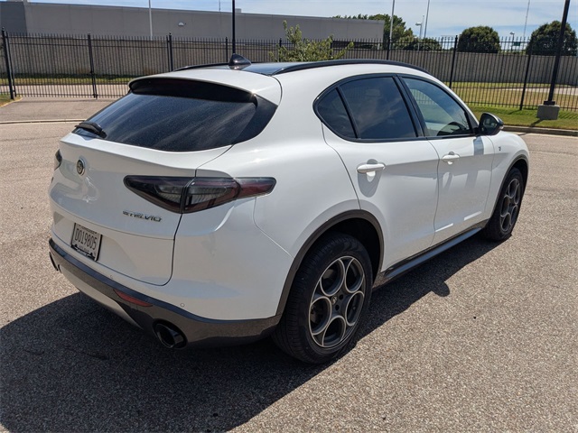 2024 Alfa Romeo Stelvio Ti photo 5