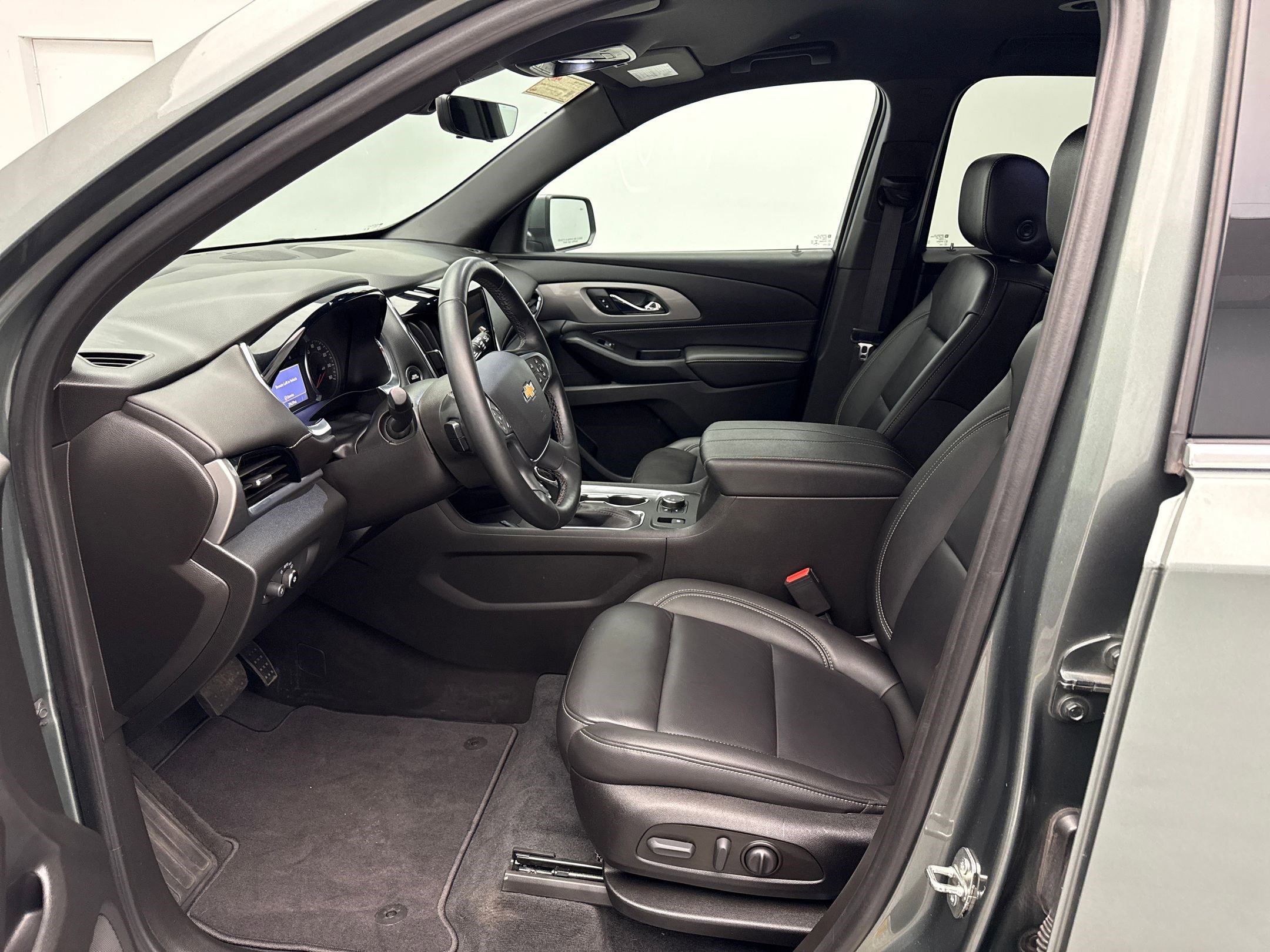 2023 Chevrolet Traverse Leather photo 5