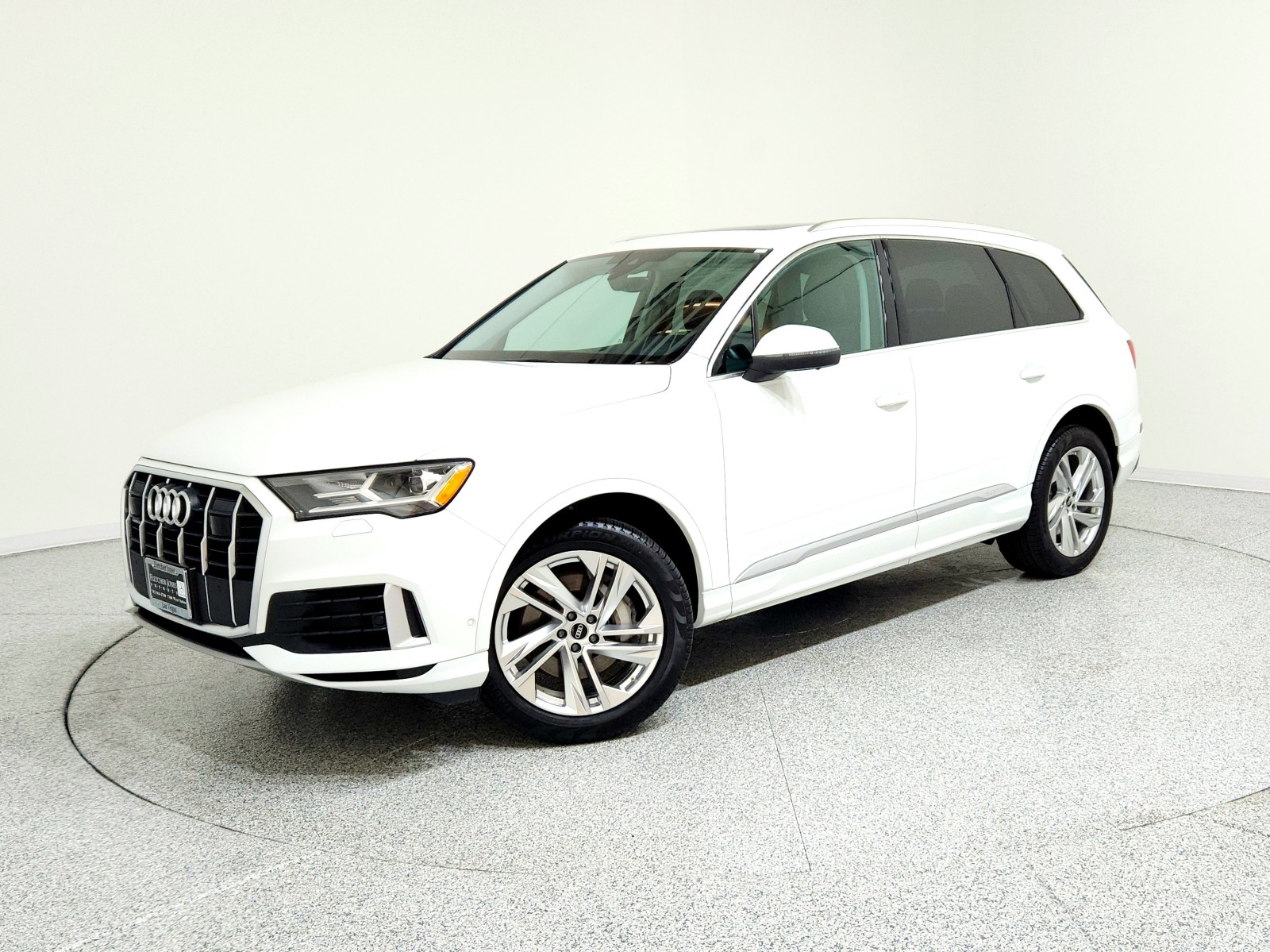 2023 Audi Q7 Premium's photo