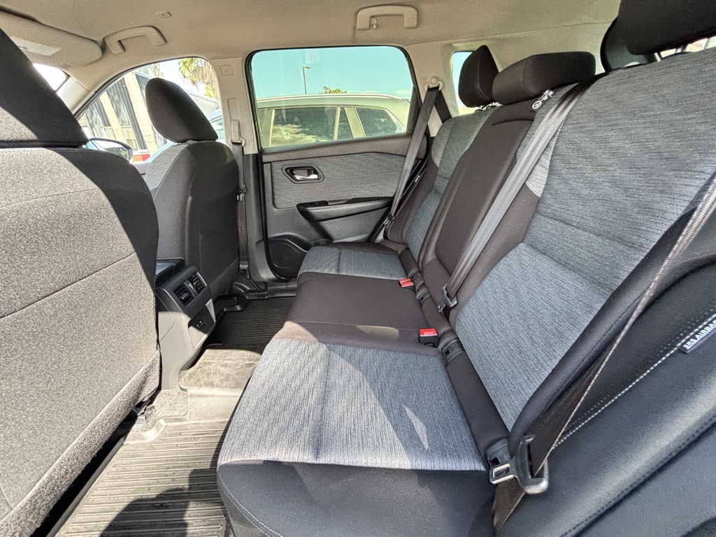 2023 Nissan Rogue SV photo 17