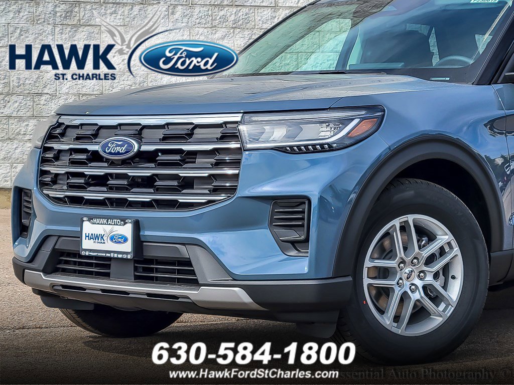 2025 Ford Explorer photo 2