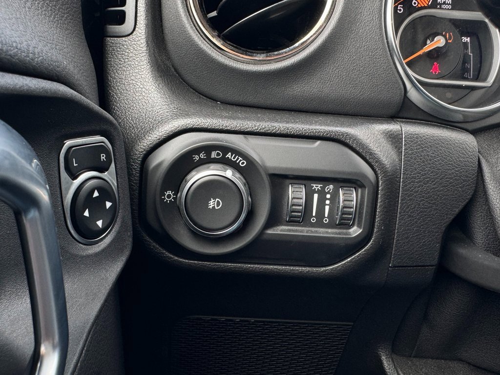2021 Jeep Wrangler Unlimited Sahara High Altitude photo 12