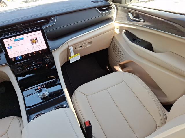 2025 Jeep Grand Cherokee Limited photo 16