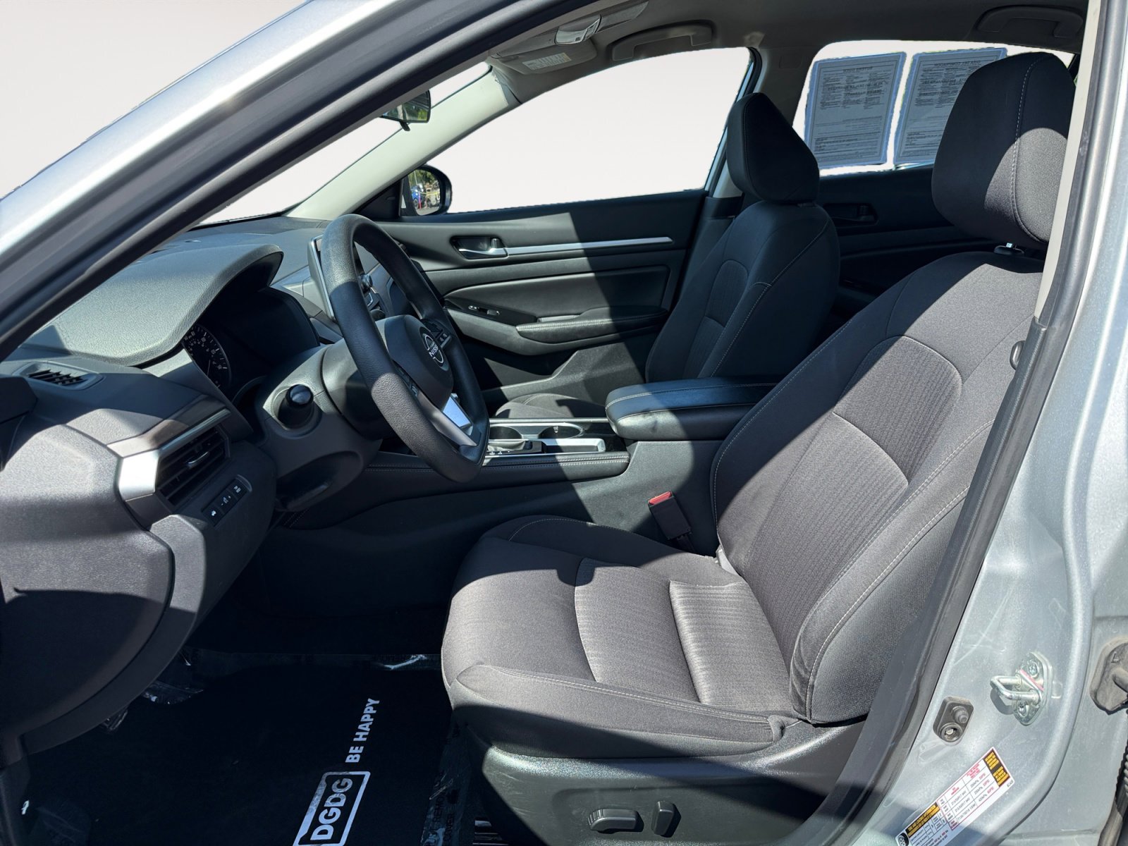 2023 Nissan Altima 2.5 SV photo 10