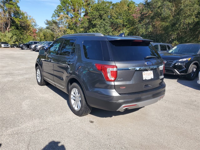 2017 Ford Explorer XLT photo 3