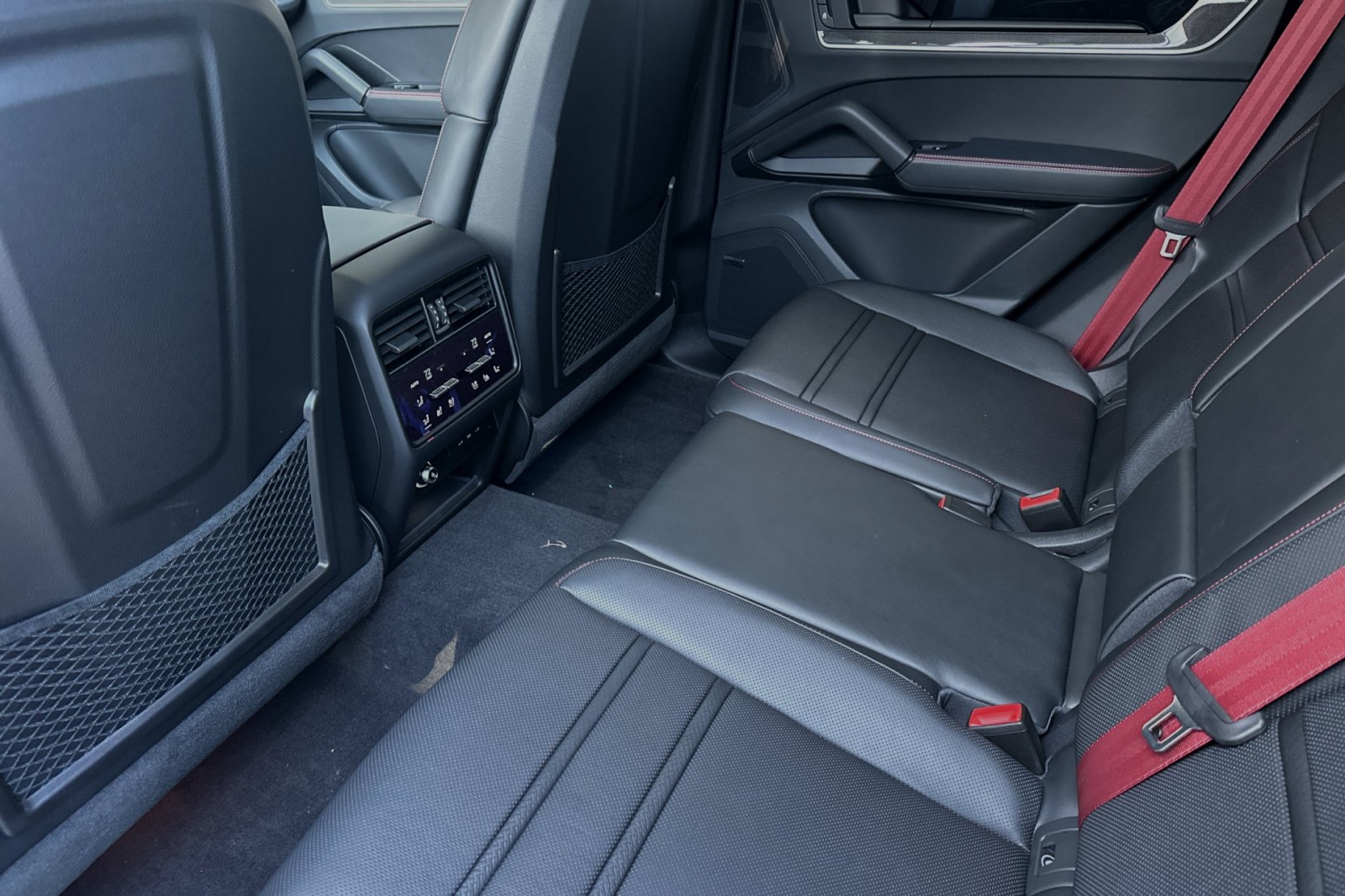 2025 Porsche Cayenne Turbo E-Hybrid photo 13