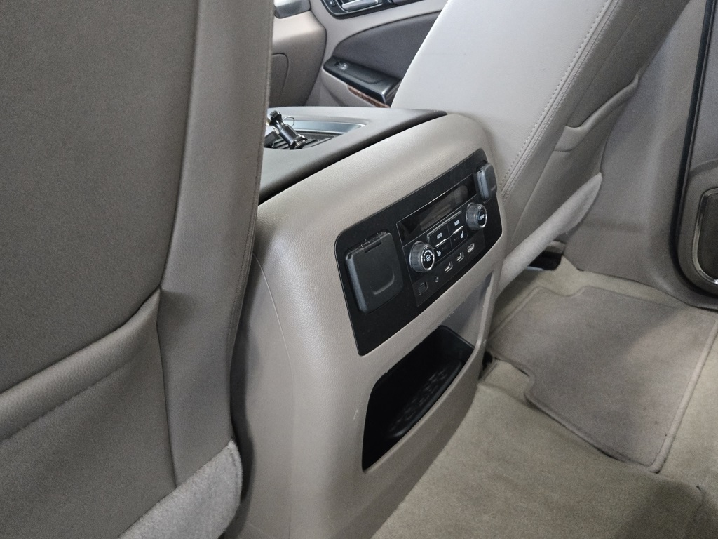 2017 Chevrolet Suburban Premier photo 21