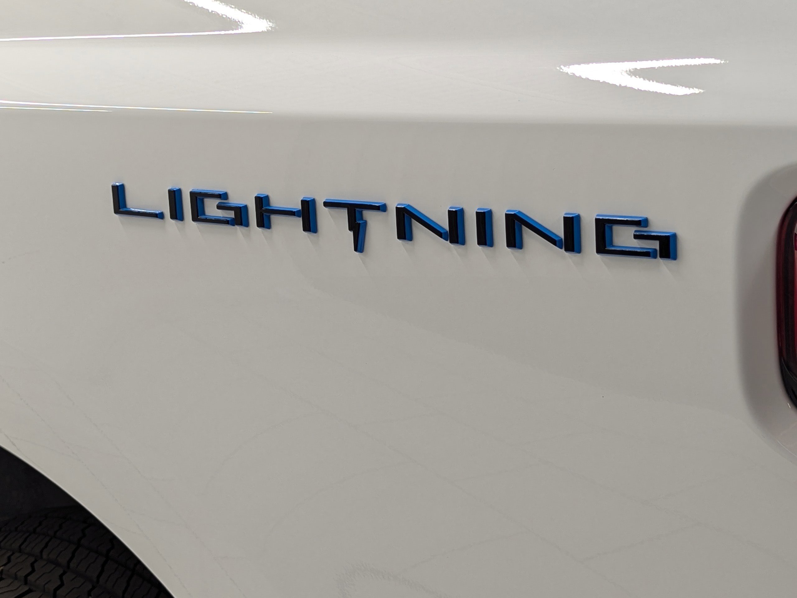 2025 Ford F-150 Lightning photo 28