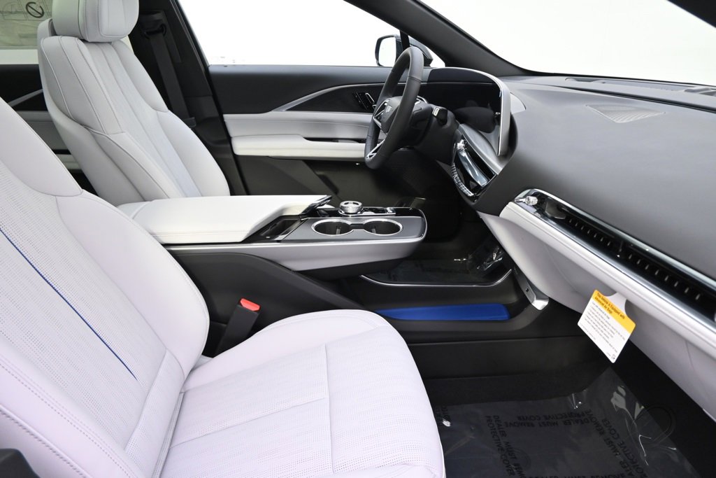 2025 Cadillac Lyriq Luxury photo 15