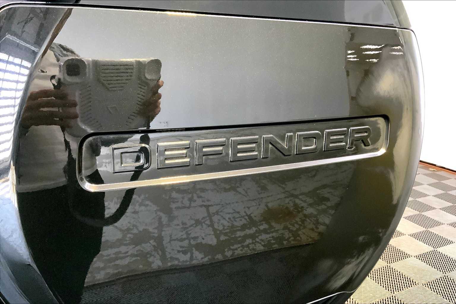 2023 Land Rover Defender V8 photo 19
