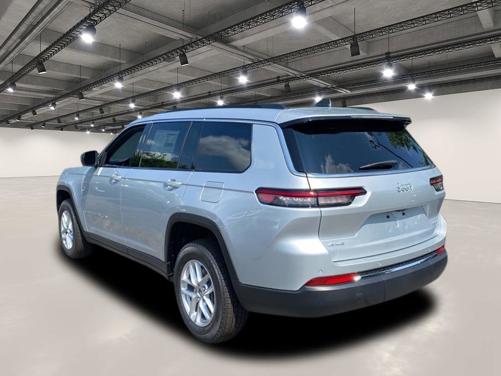 2025 Jeep Grand Cherokee Laredo X photo 3