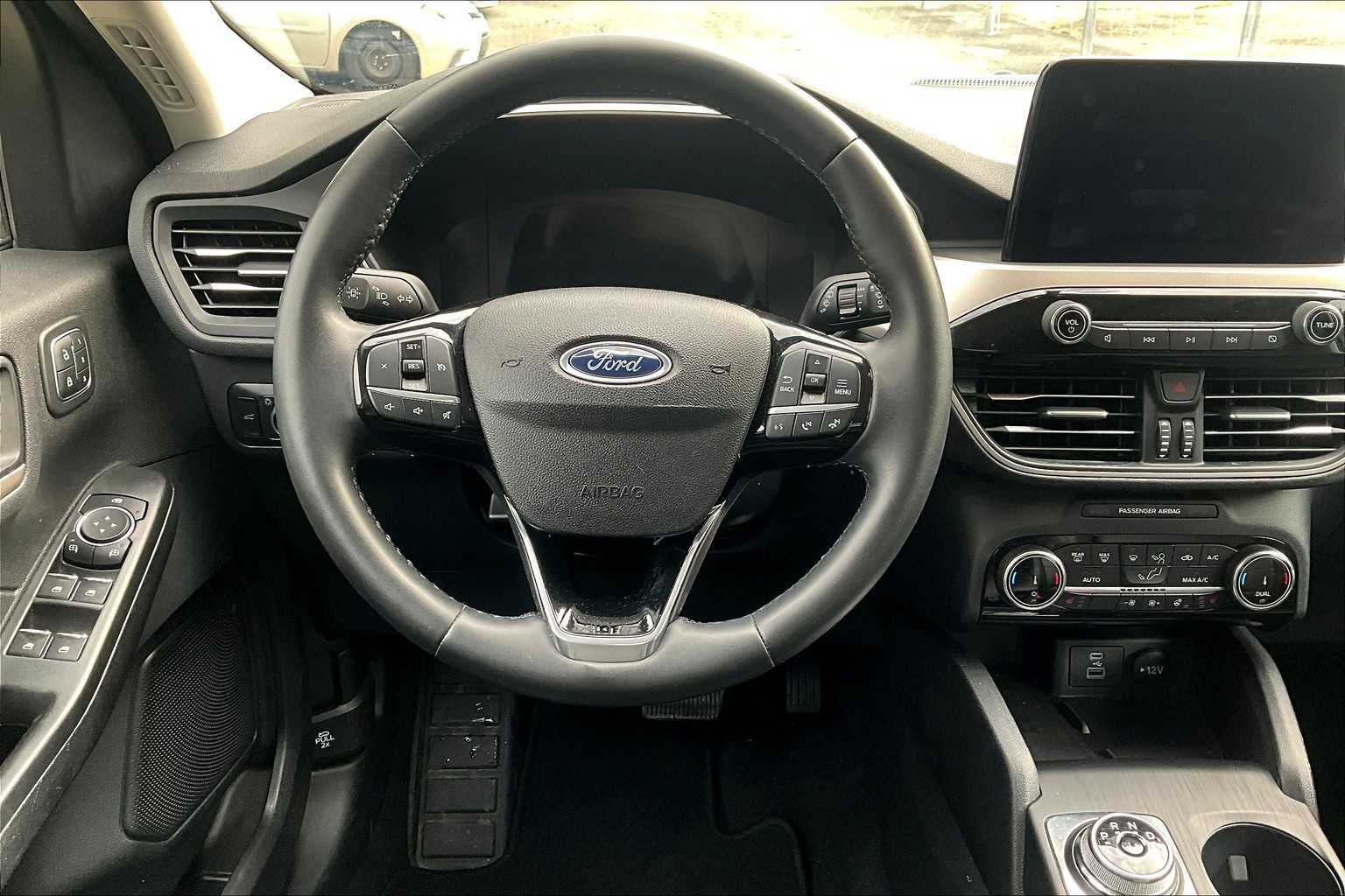 2022 Ford Escape SEL photo 4