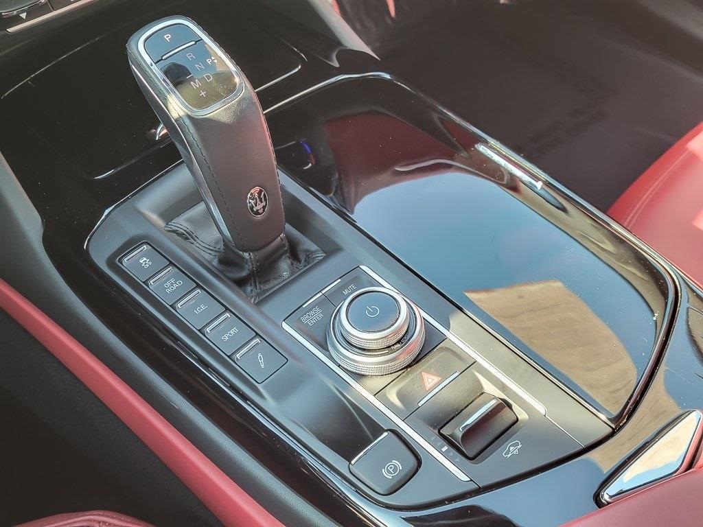 2021 Maserati Levante Base photo 18