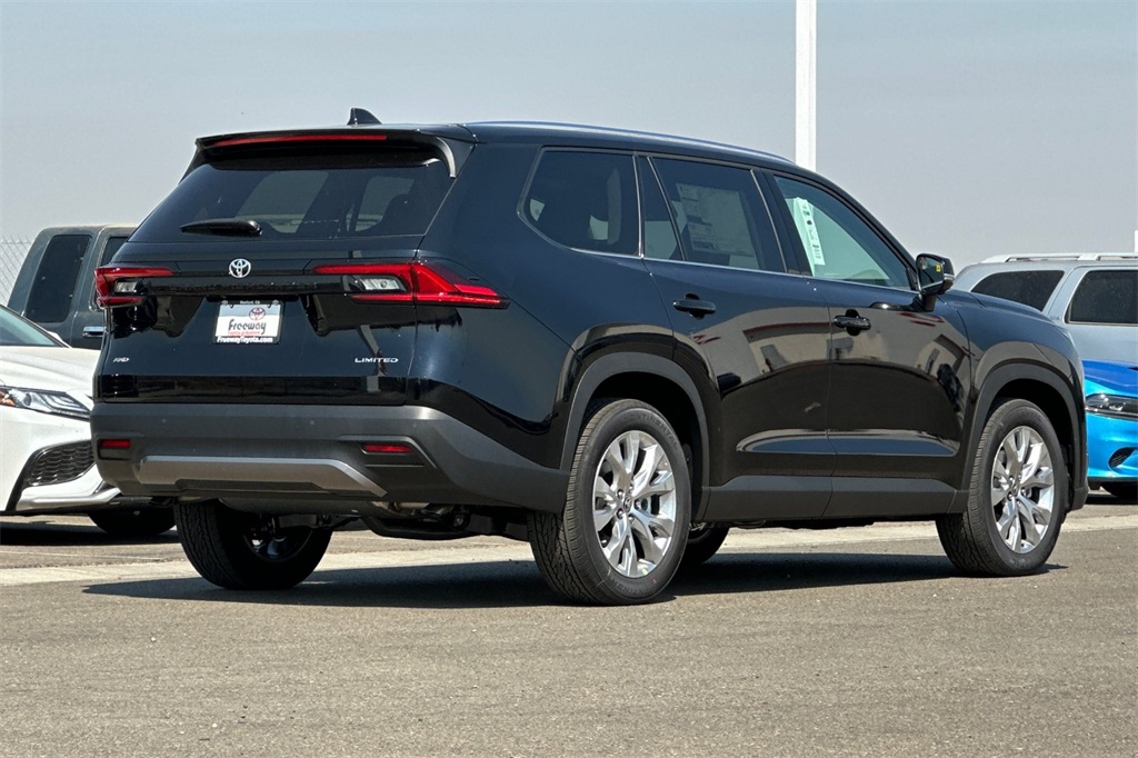 2025 Toyota Grand Highlander Limited AWD photo 4