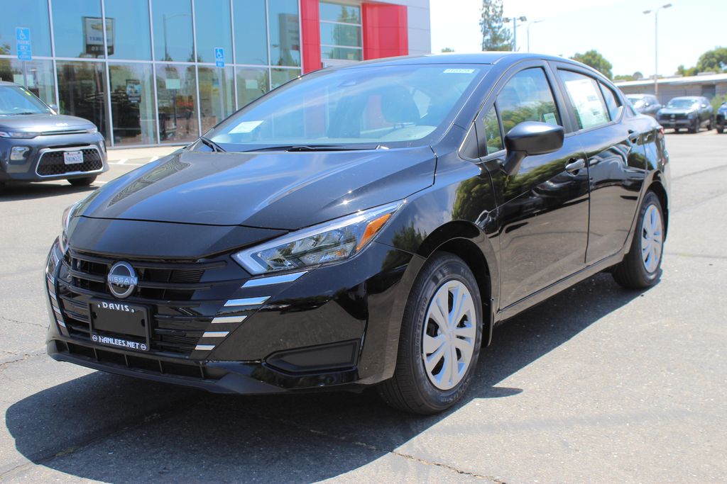 2025 Nissan Versa 1.6 S photo 2