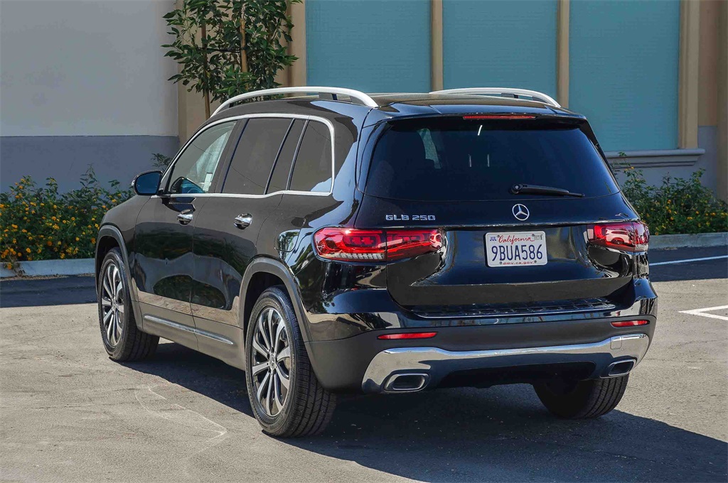 2022 Mercedes Benz GLB 250 photo 3