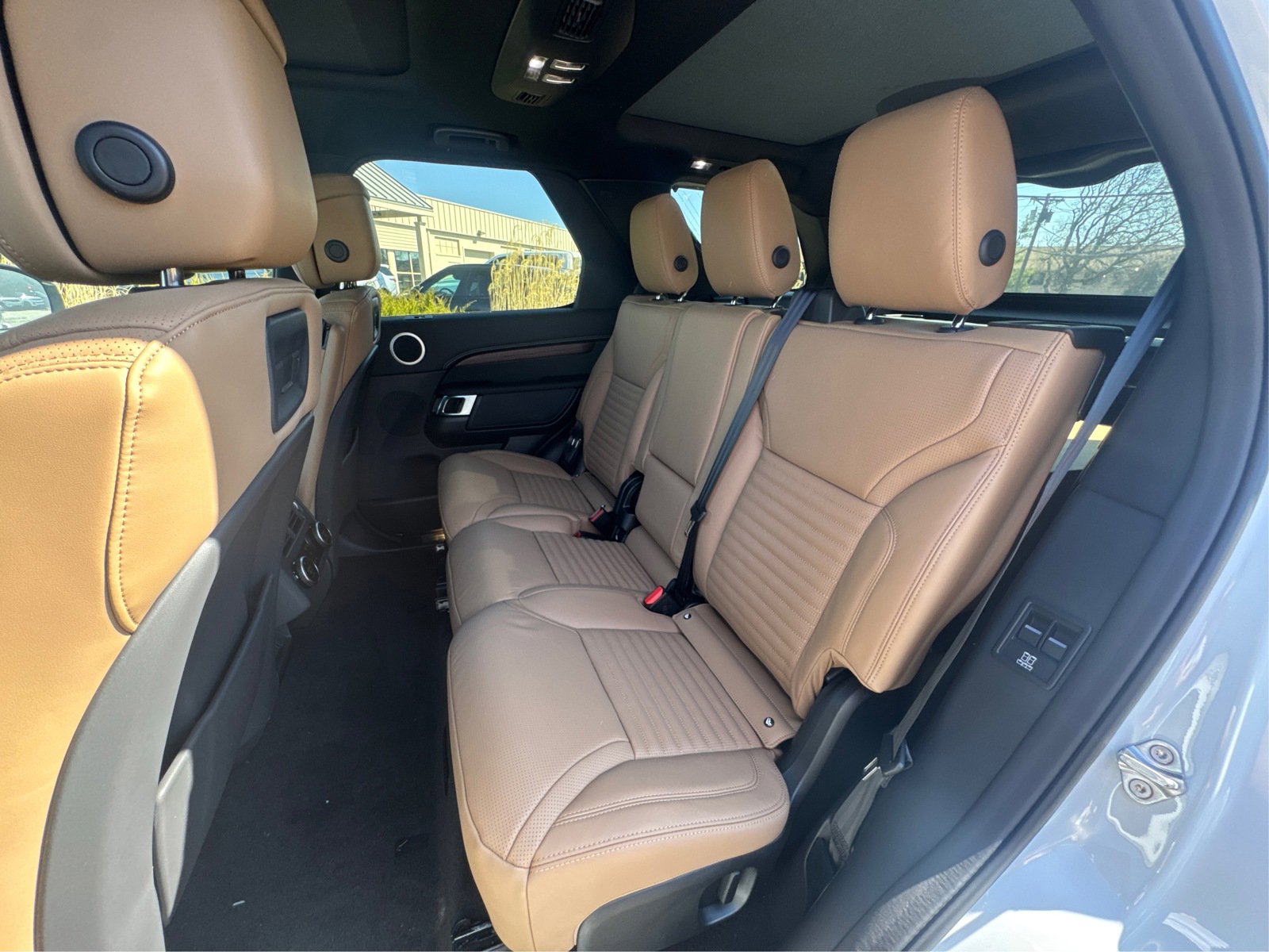 2025 Land Rover Discovery SE photo 10