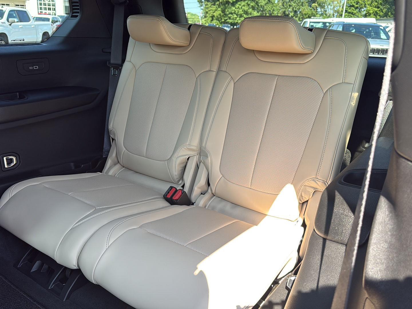 2025 Jeep Grand Cherokee Limited photo 12