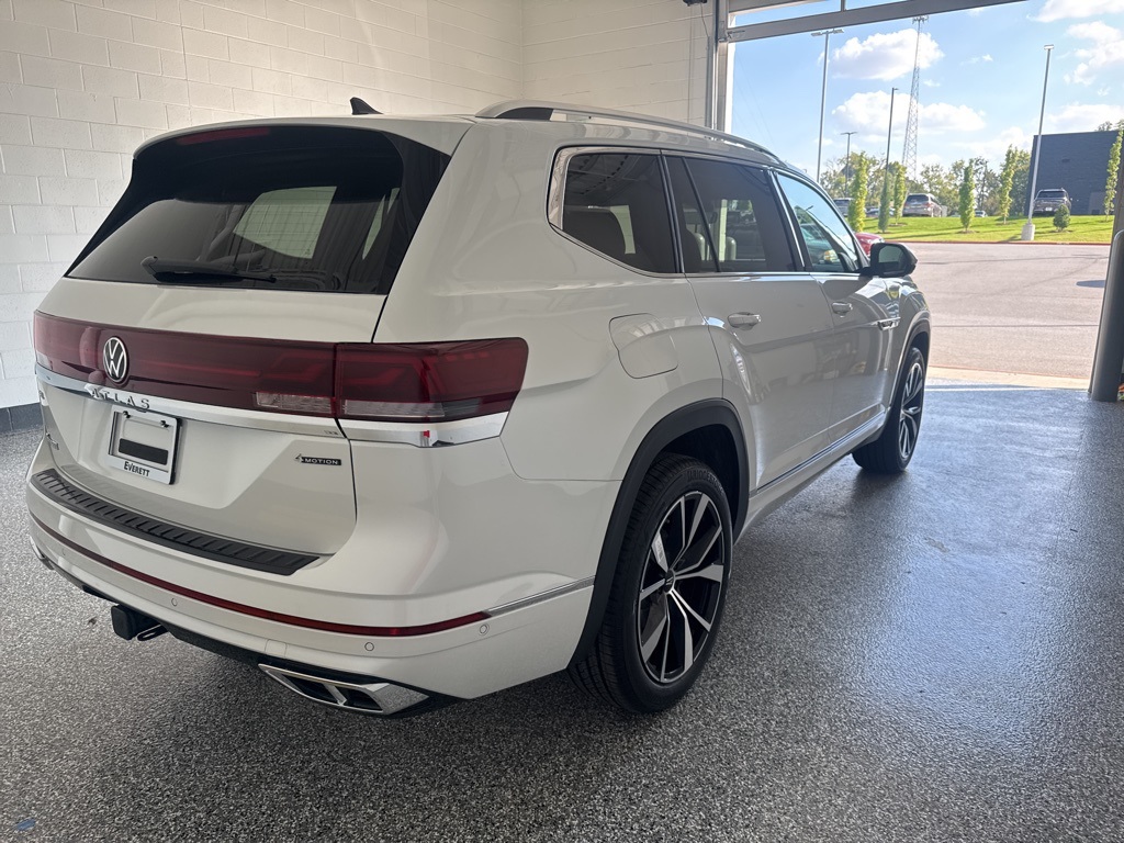 2026 Volkswagen Atlas SEL Premium R-Line photo 4