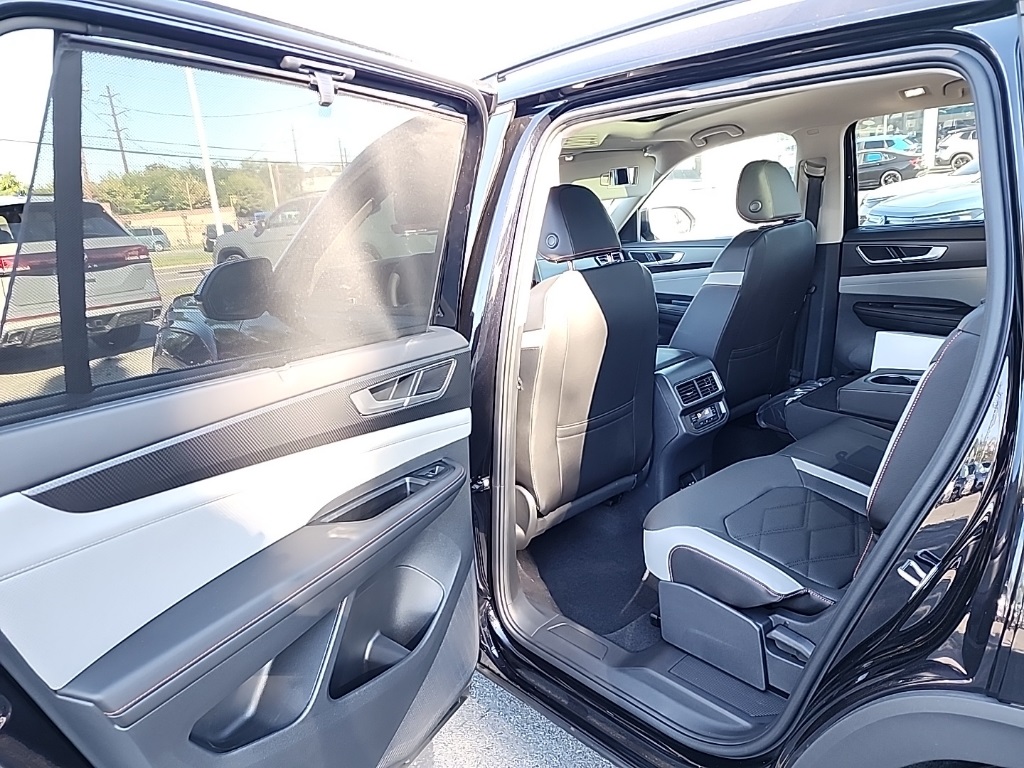2025 Volkswagen Atlas Peak Edition SE photo 27