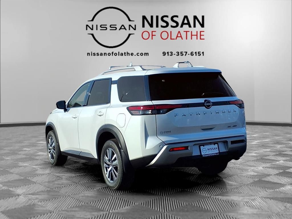 2025 Nissan Pathfinder SL photo 3