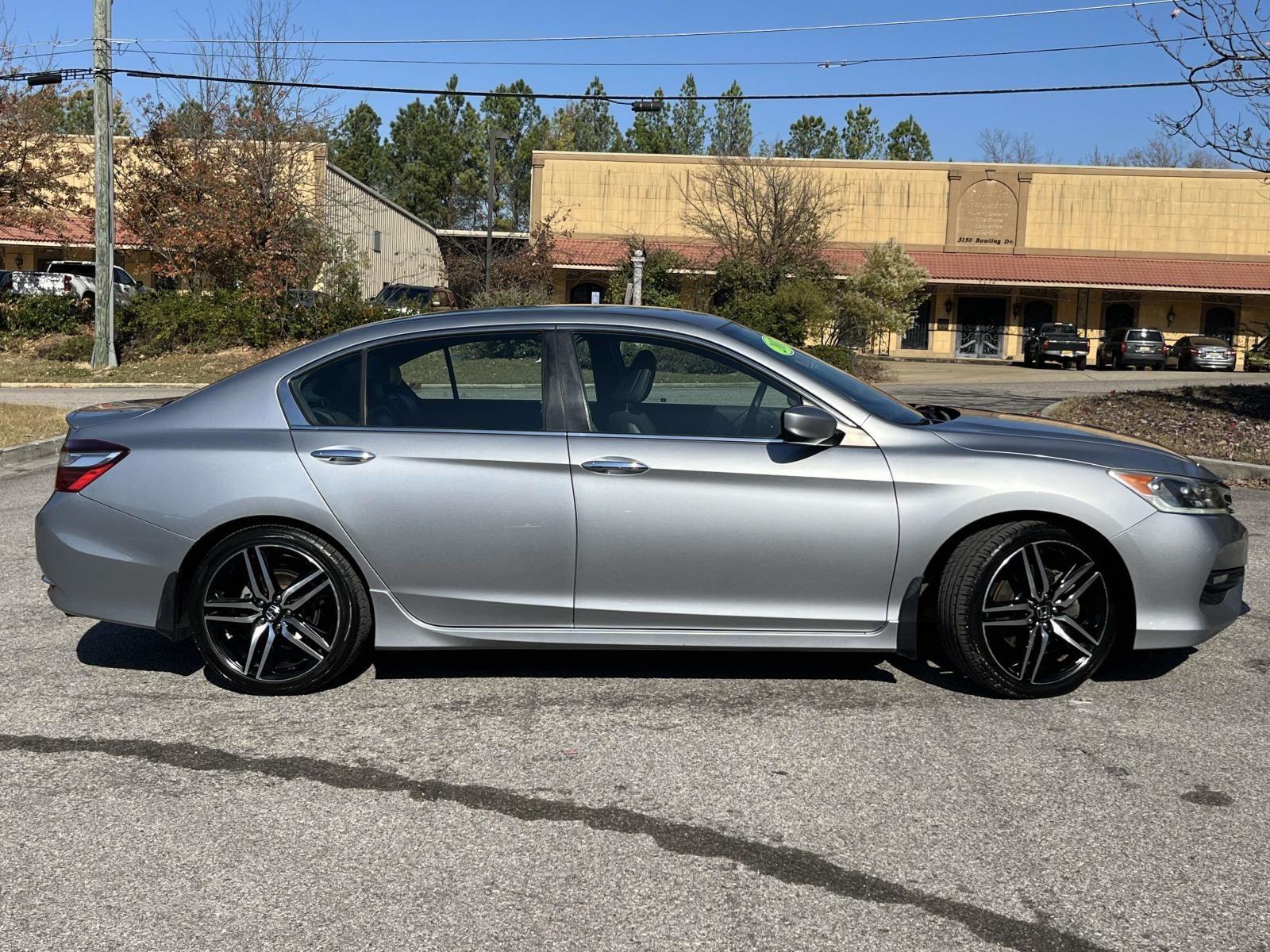 2017 Honda Accord Sport photo 2