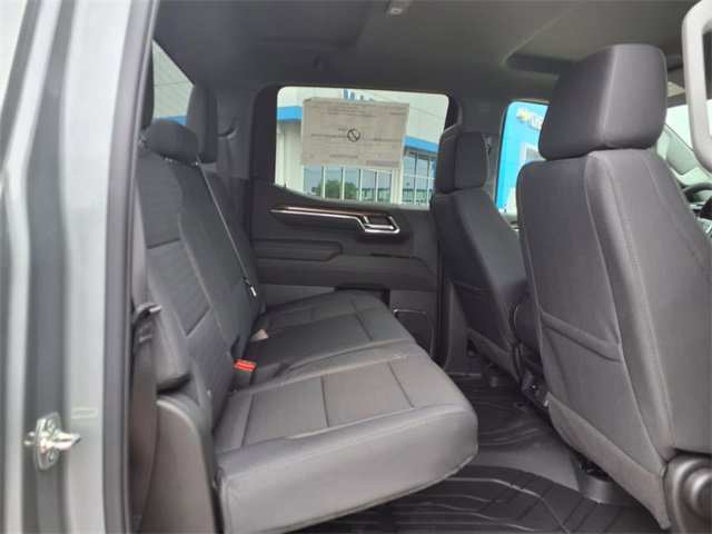 2025 Chevrolet Silverado 1500 LT photo 4