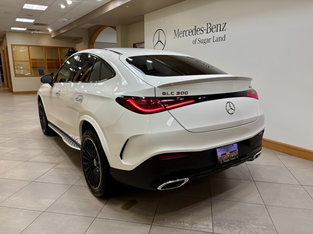 2026 Mercedes Benz GLC 300 4MATIC photo 3