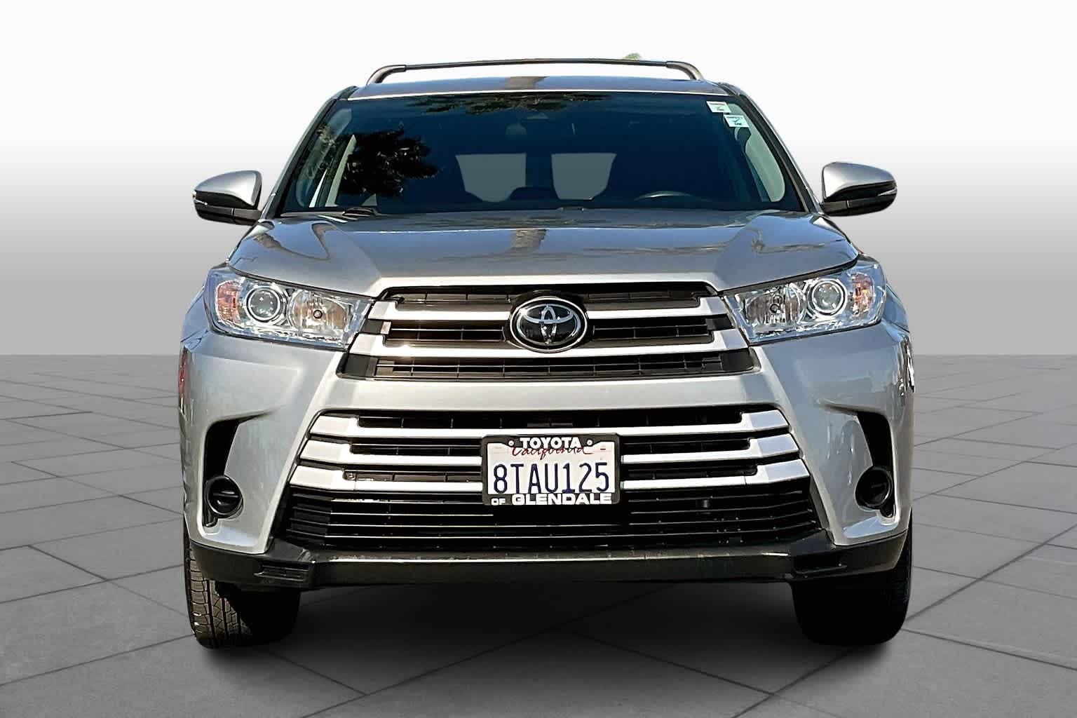 2018 Toyota Highlander LE photo 3