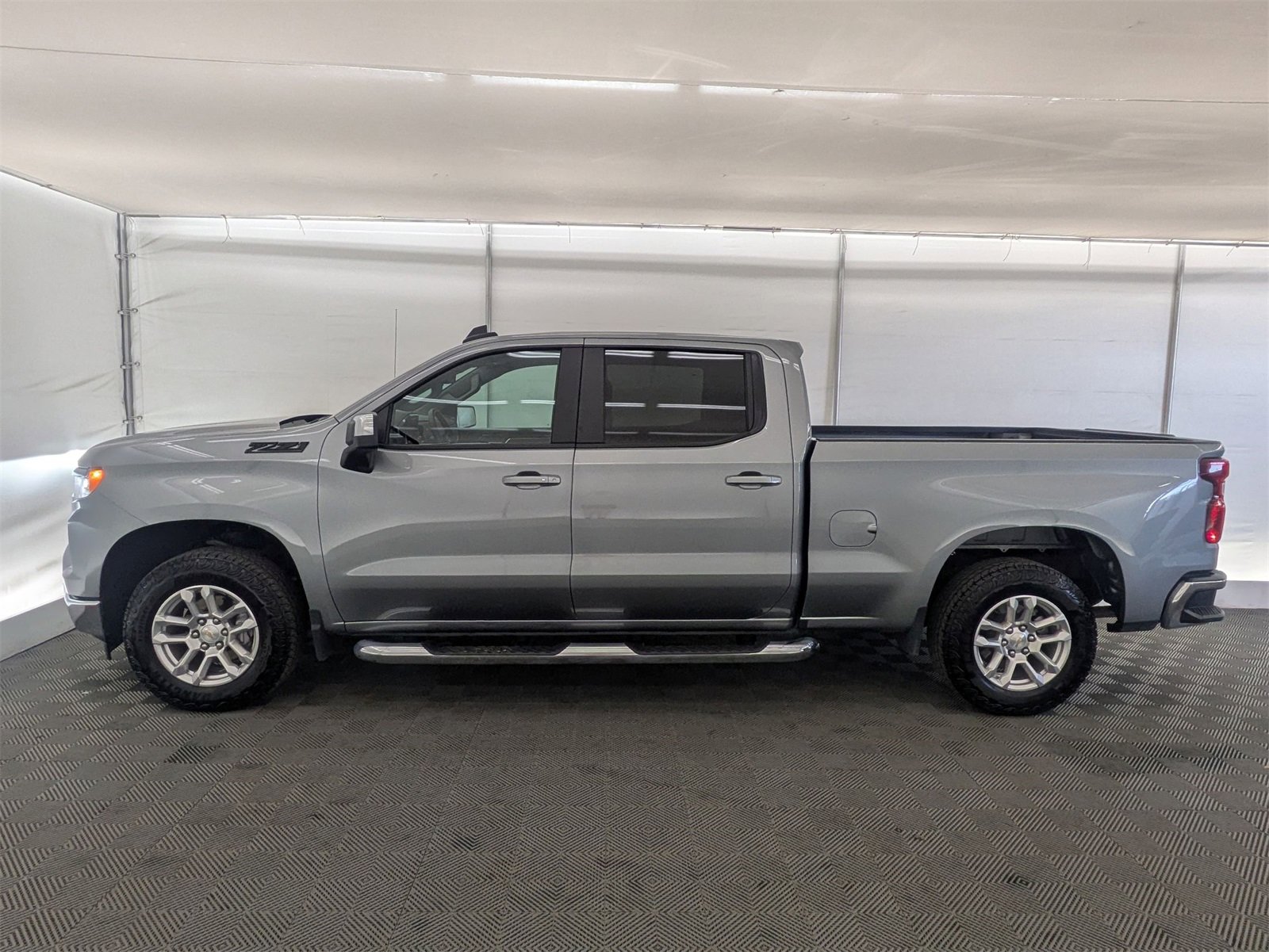 2025 Chevrolet Silverado 1500 LT photo 3