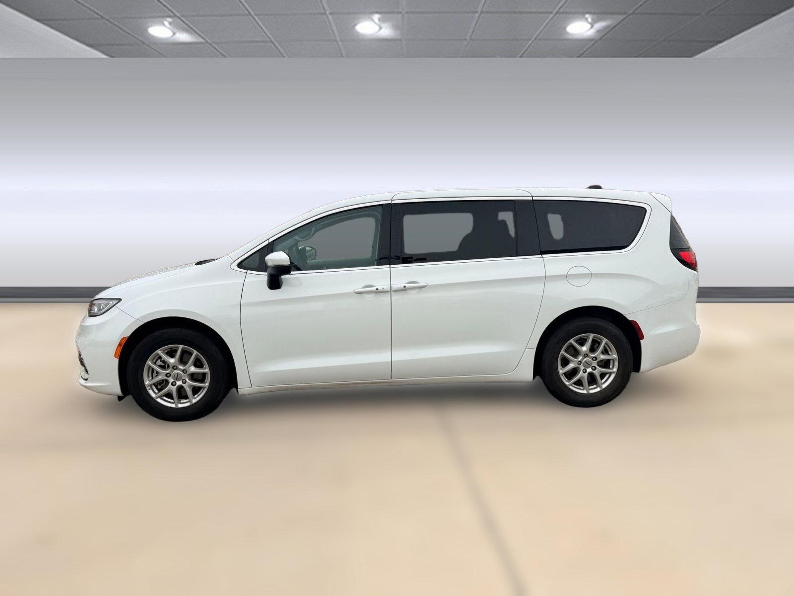 2023 Chrysler Pacifica Touring L photo 2