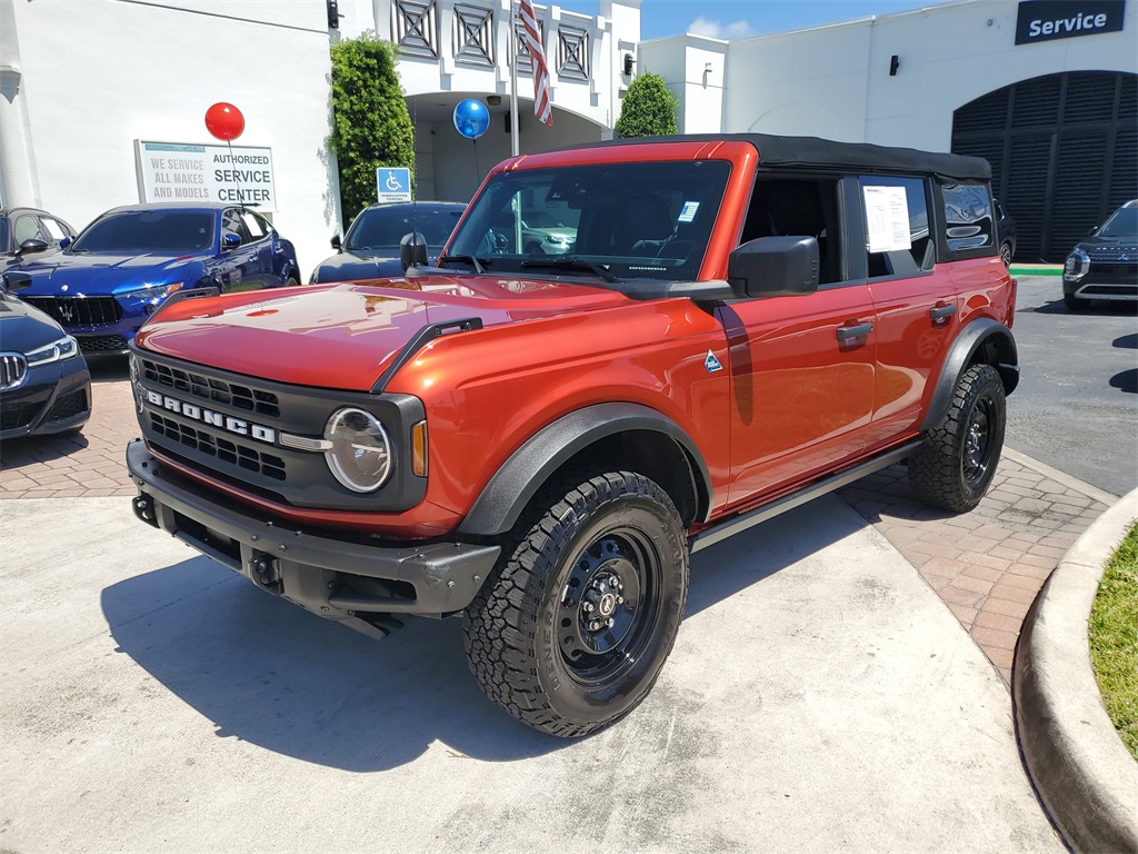 2022 Ford Bronco Black Diamond photo 3