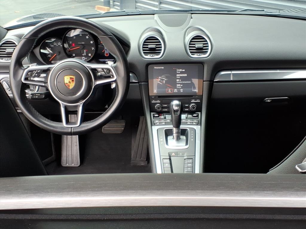 2022 Porsche Cayman T photo 21