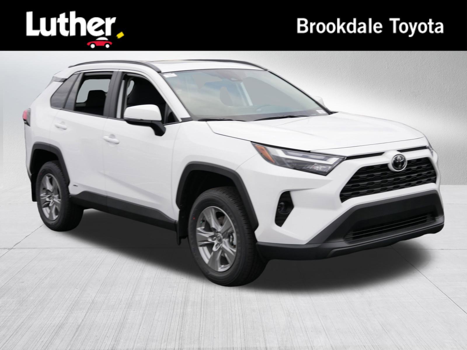 2025 Toyota RAV4 XLE's photo