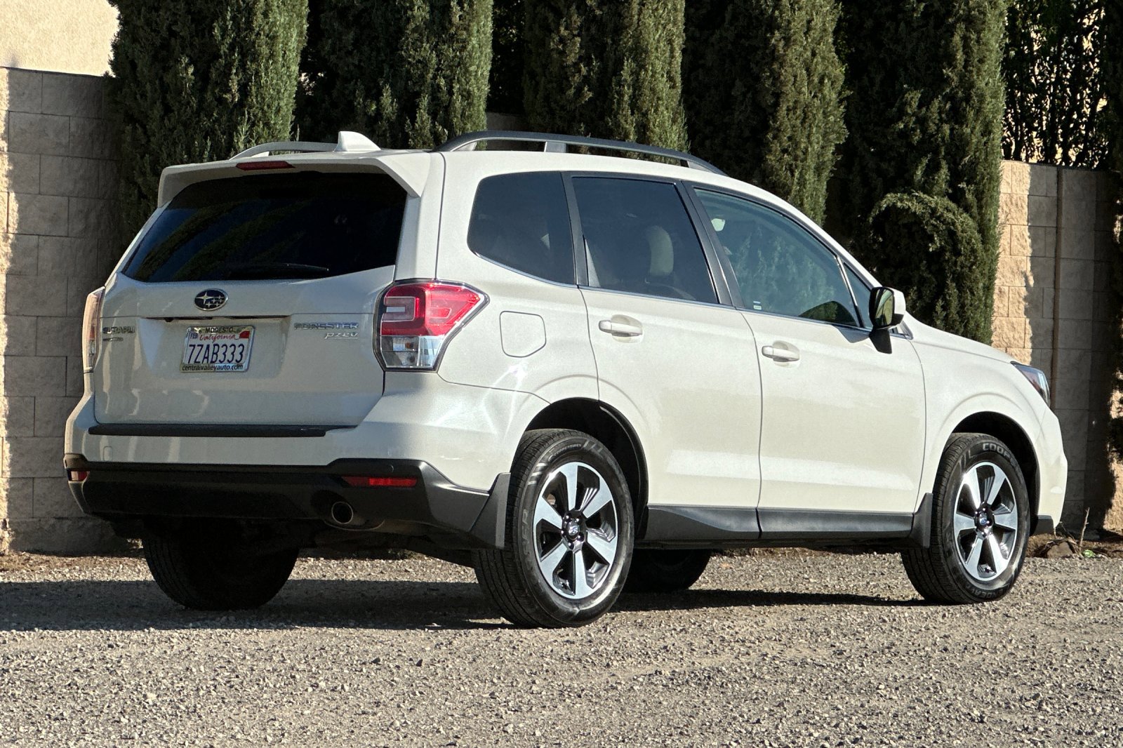 2017 Subaru Forester Limited photo 3