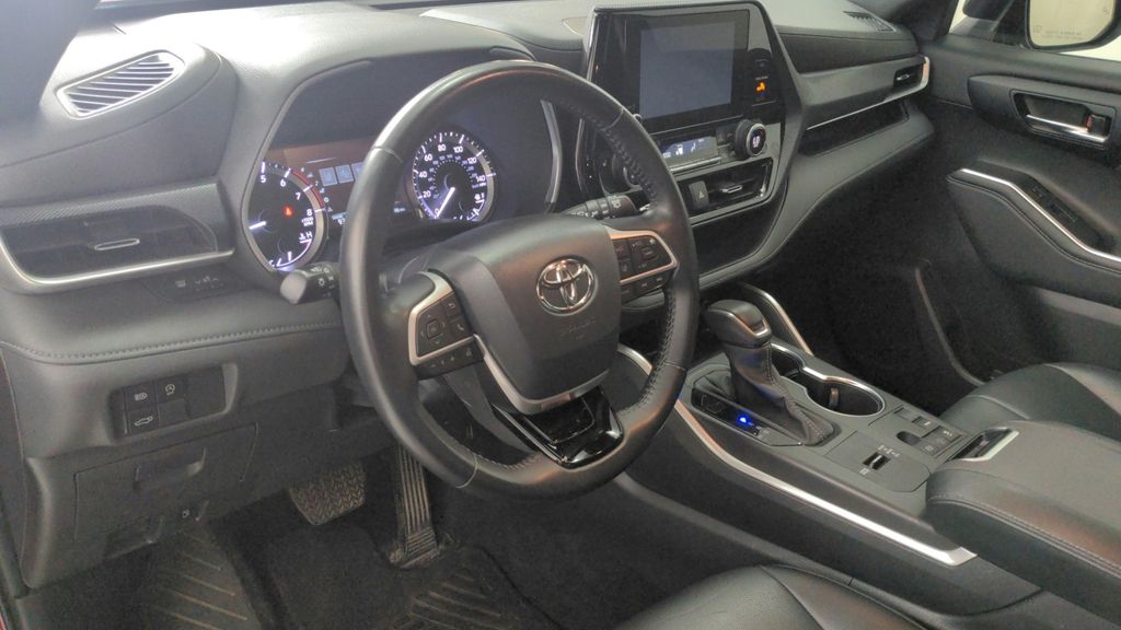 2023 Toyota Highlander XSE photo 14