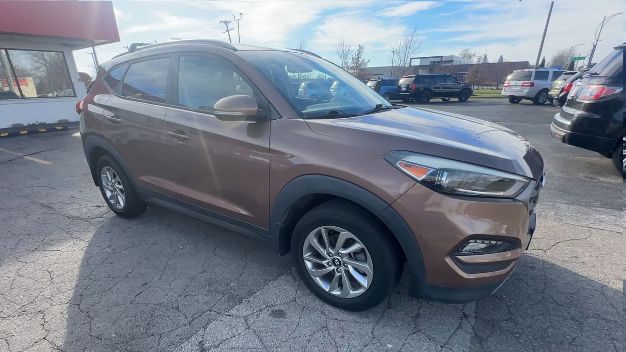 2016 Hyundai Tucson SE photo 2