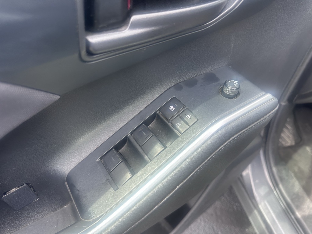 2023 Toyota Highlander L photo 2