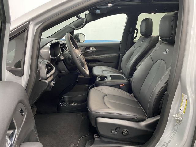 2026 Chrysler Pacifica photo 4