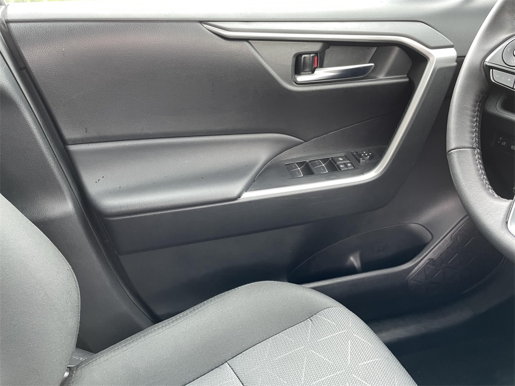 2024 Toyota RAV4 XLE photo 17