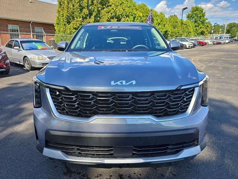 2024 Kia Sorento LX photo 2