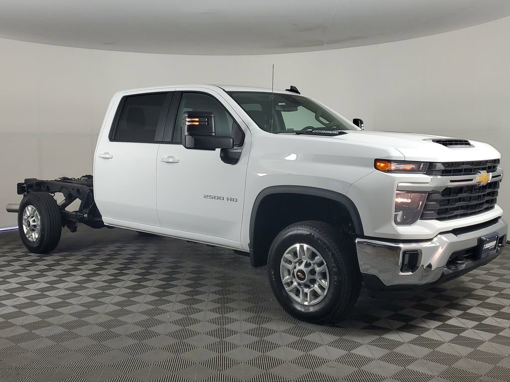 2026 Chevrolet Silverado 2500HD LT photo 2