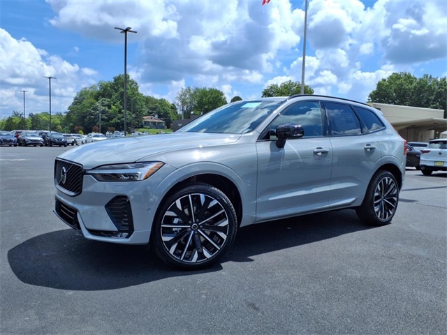 2026 Volvo XC60 B5 photo 2