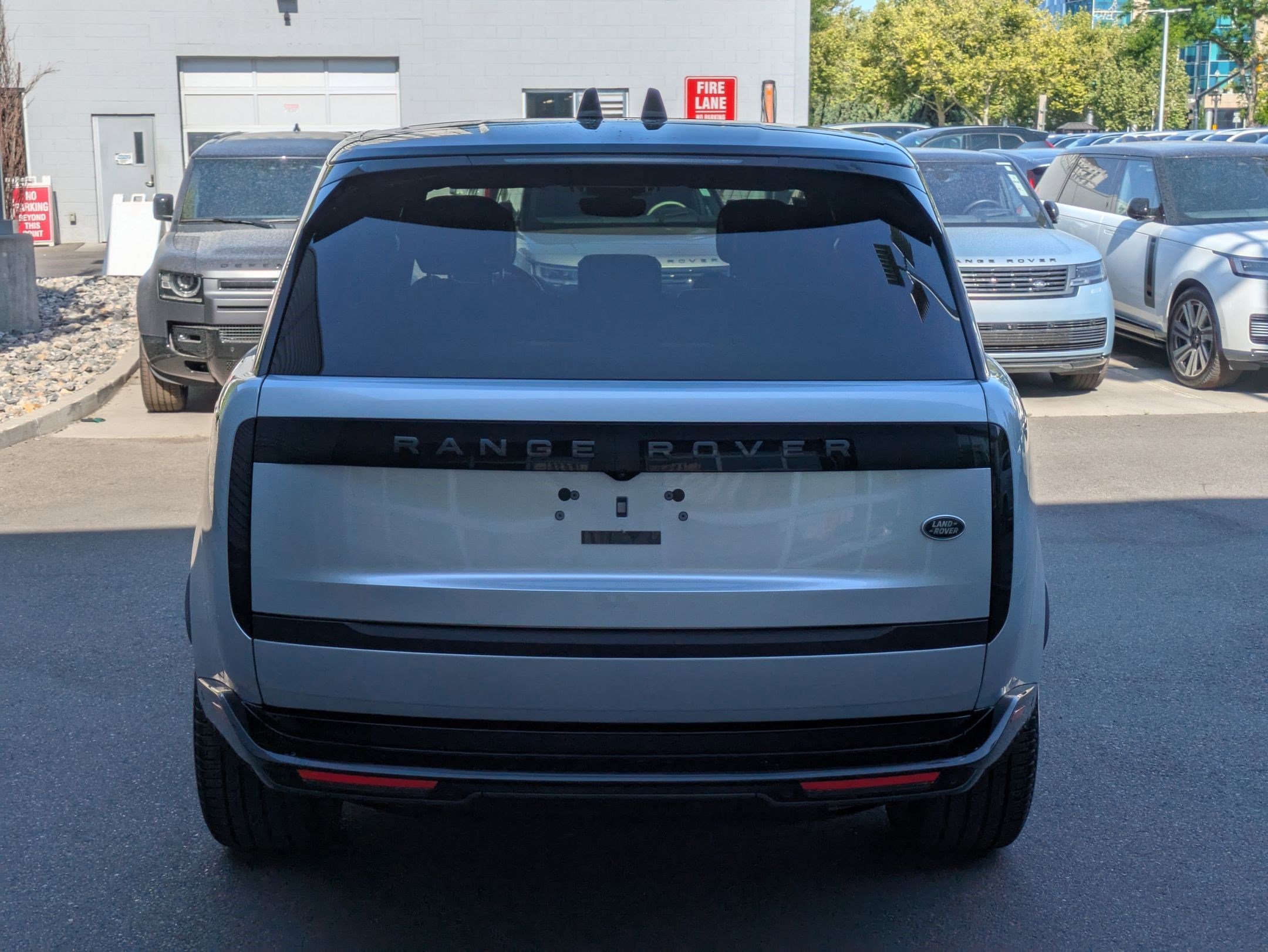 2023 Land Rover Range Rover SE photo 4