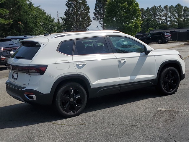 2025 Volkswagen Taos SEL photo 3