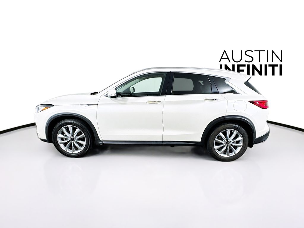 2022 Infiniti QX50 Luxe photo 2