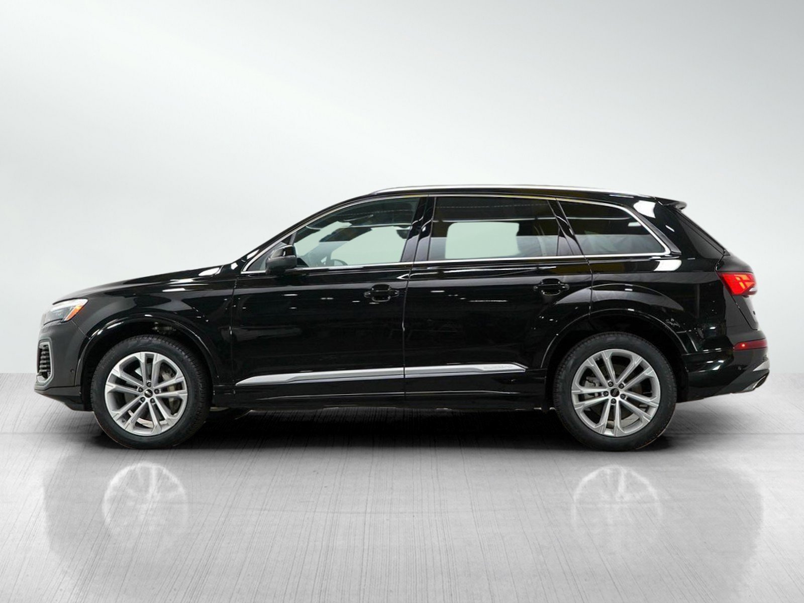Used 2025 Audi Q7 Premium Plus with VIN WA1LVBF79SD013866 for sale in Burnsville, Minnesota