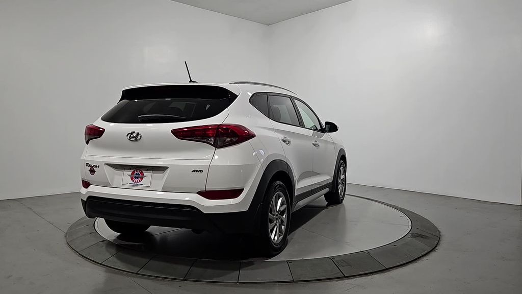 2017 Hyundai Tucson SE photo 3