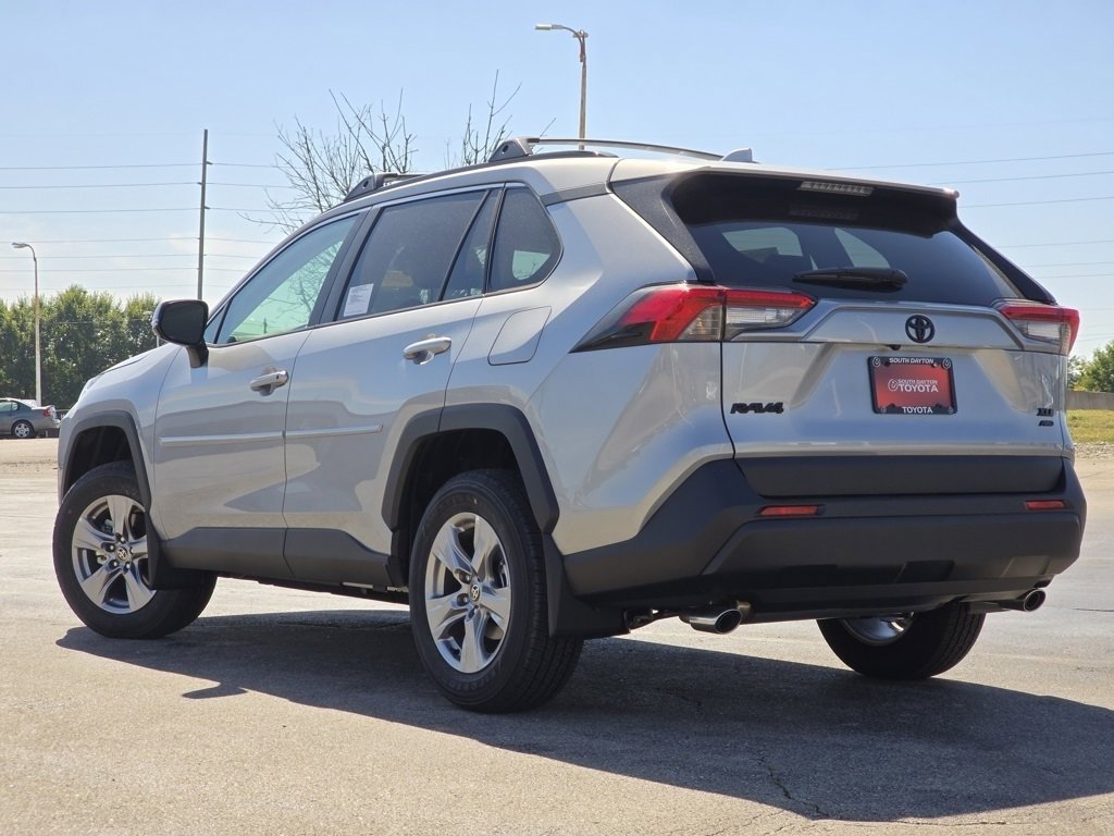 2025 Toyota RAV4 XLE photo 18